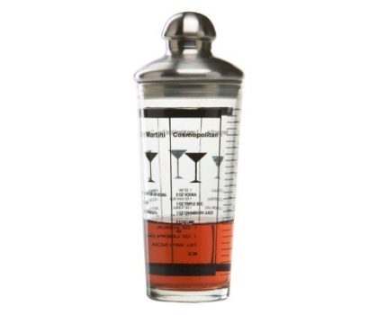 Shaker i glas med drinkrecept